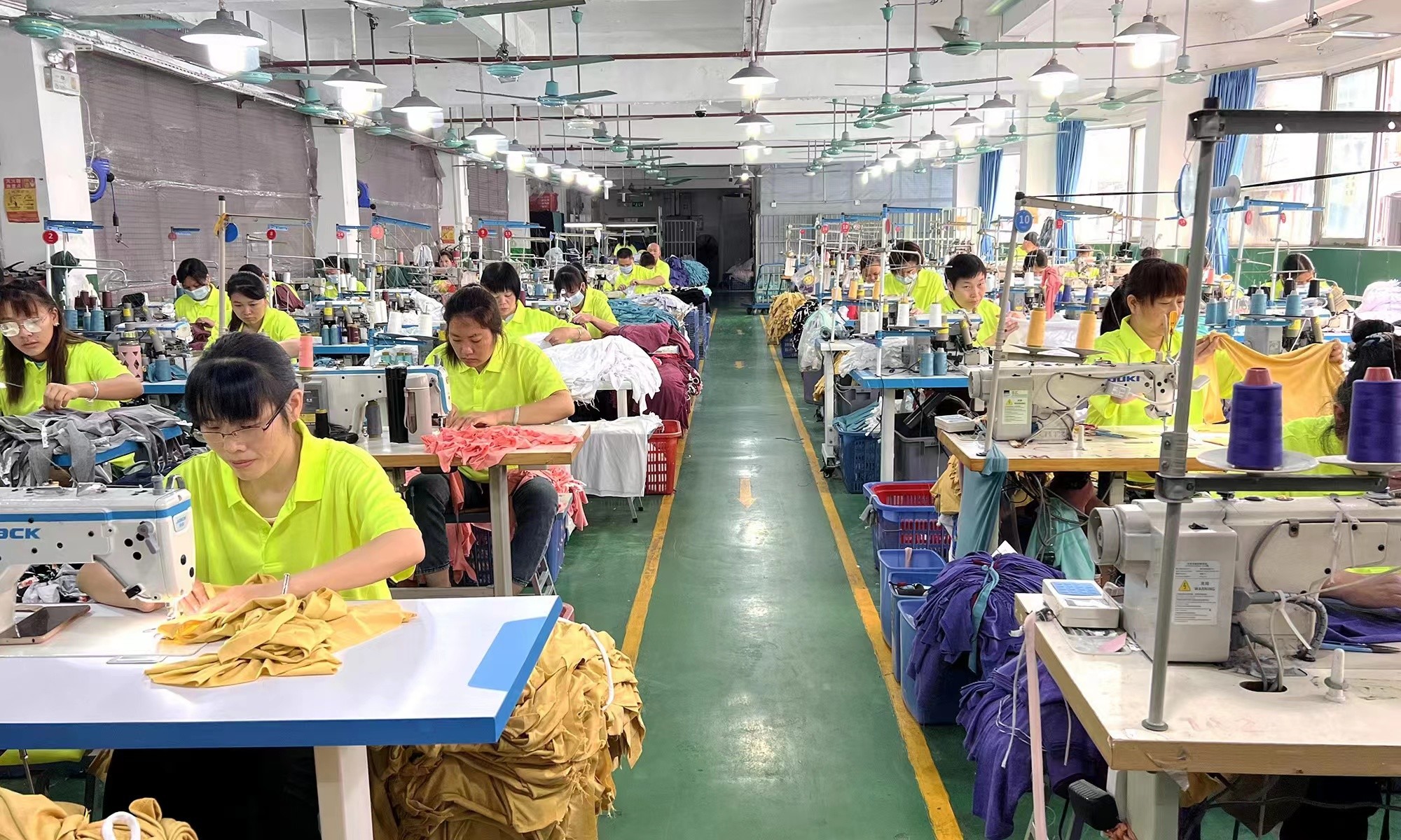 Guangzhou Vinas clothing technology Co., LTD linha de produção da fábrica