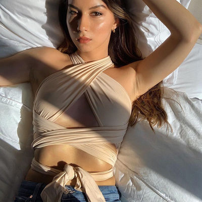 Top com mangas em V e pescoço, top com encaixe, estilo sexy, top de cruz.