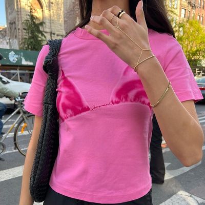 Camiseta confortável com estilo decal Impressão sexy de pescoço redondo de manga curta