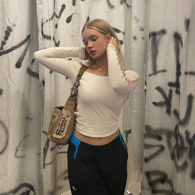 Lado feminino T-shirts sexy apertados Slim Line Street T-shirt oca de manga longa