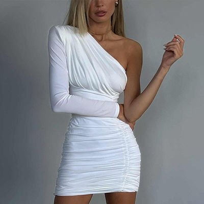 Moda Vestido de um ombro Tubo Slim Plissado Vestido de um ombro Manga longa Vestido de quadril