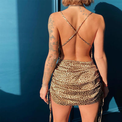 Roupa de mulher com cordel sem costas sexy