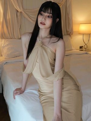 Verão novo estilo estilo estrangeiro saica sexy sem costas temperamento fino vestido brilhante