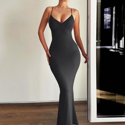 Uma saia de rabo de peixe de cor sólida, um vestido sexy.