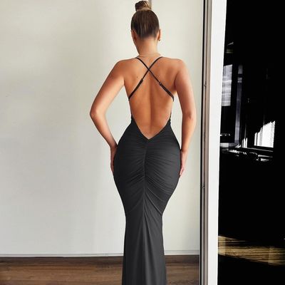 Uma saia de rabo de peixe de cor sólida, um vestido sexy.