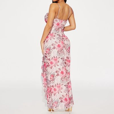 Novo vestido de moda com estampas florais e estribo.
