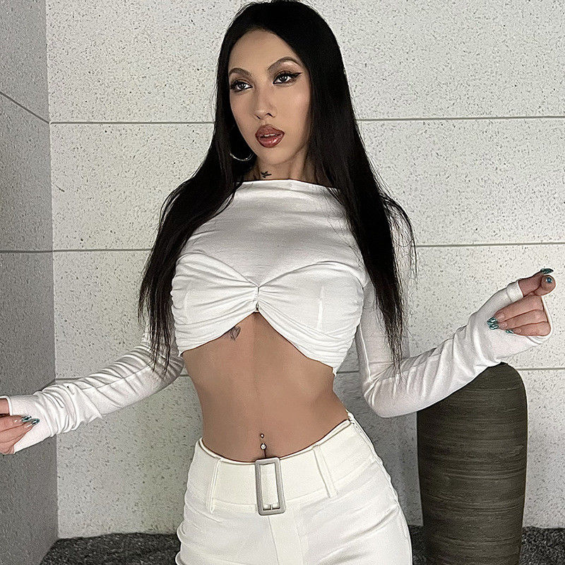 Uma linha de pescoço camisa sexy de manga comprida de cor sólida camiseta branca plissada
