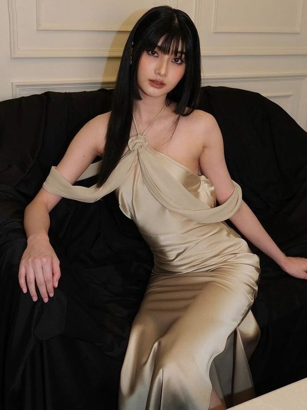 Verão novo estilo estilo estrangeiro saica sexy sem costas temperamento fino vestido brilhante